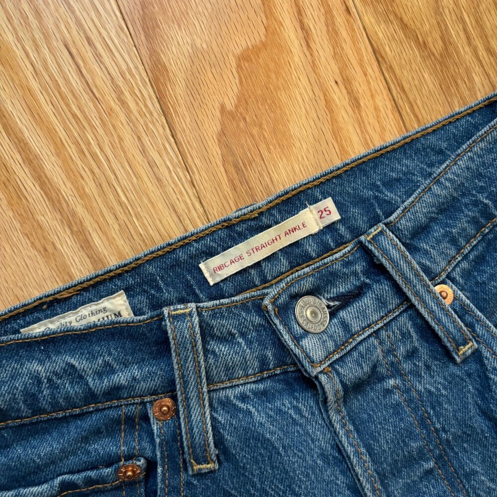 Levi's Straight Ankle Ribcage Jeans | 25 x 28 | Medium Blue - Picture 9 of 10